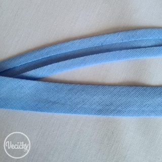 Šikmý prúžok bavlnený zažehlený 18 mm bledo modrý